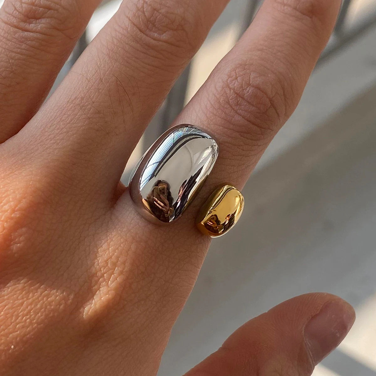 Two Tone Asymmetric Ring